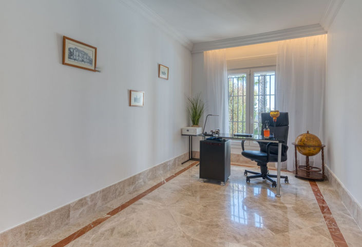 Image No.10-4 Bed Property for sale