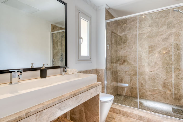 Image No.20-4 Bed Property for sale