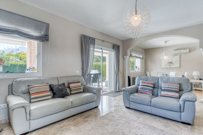 Image No.26-4 Bed Property for sale