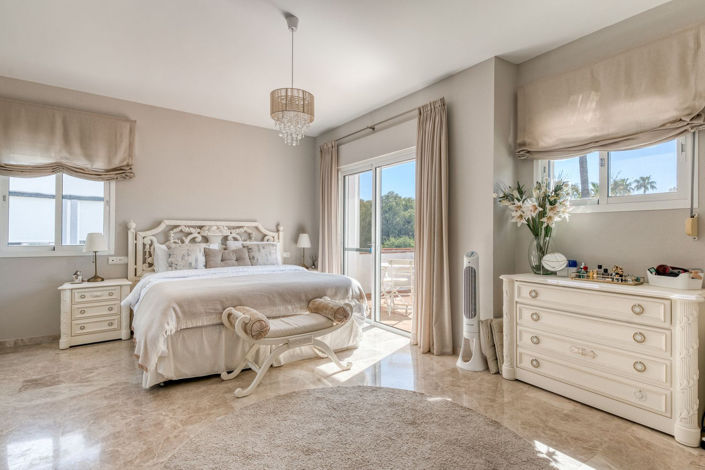 Image No.7-4 Bed Property for sale