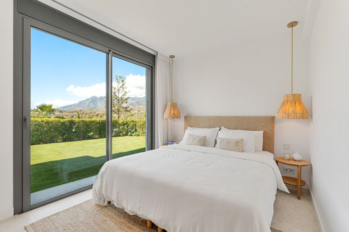 Image No.12-4 Bed Property for sale