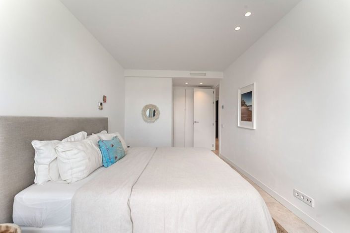 Image No.15-4 Bed Property for sale