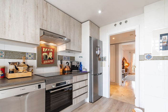 Image No.19-3 Bed Property for sale