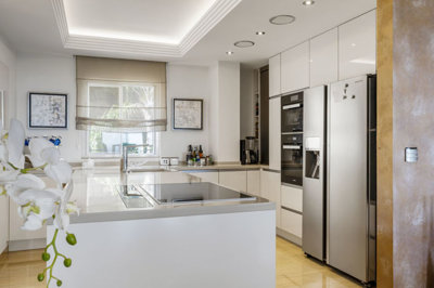 11-20939a0134ad724a8cb2a801094d15a4