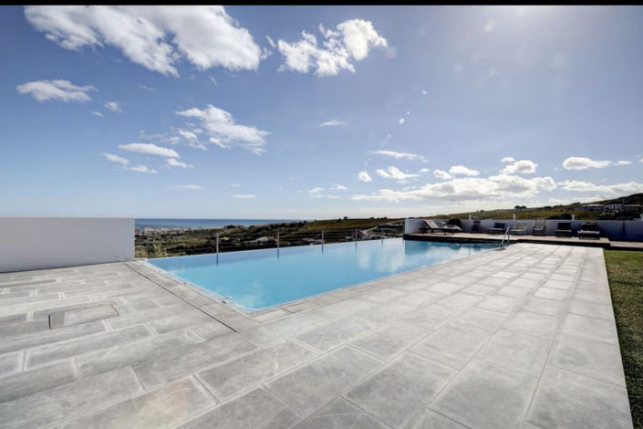 Image No.24-6 Bed Property for sale