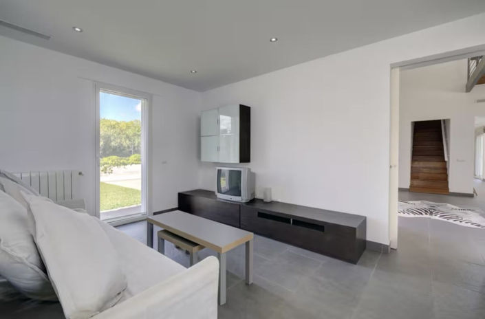 Image No.27-6 Bed Property for sale