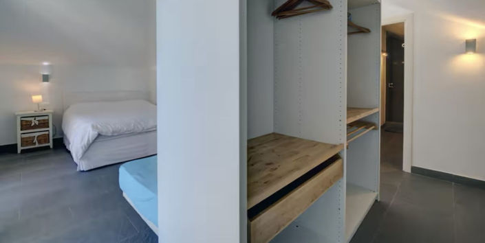 Image No.35-6 Bed Property for sale