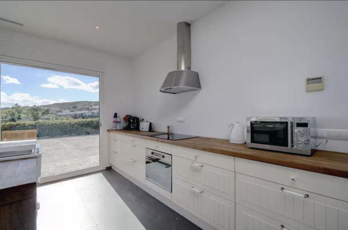 Image No.55-6 Bed Property for sale