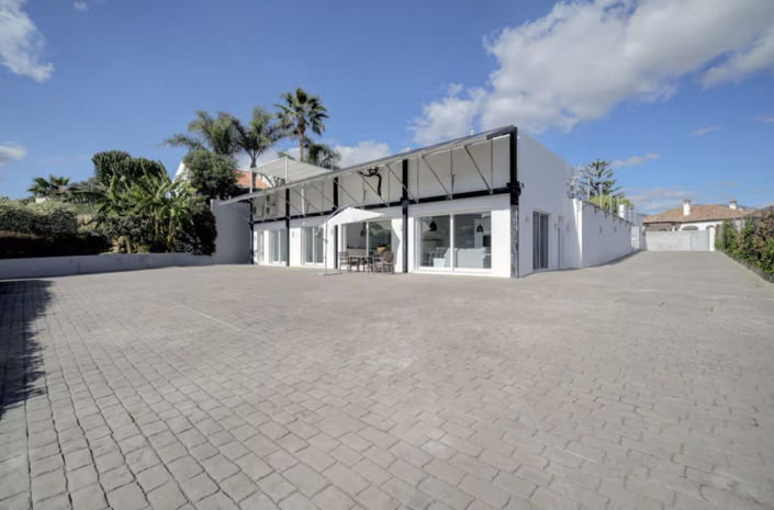 Image No.56-6 Bed Property for sale