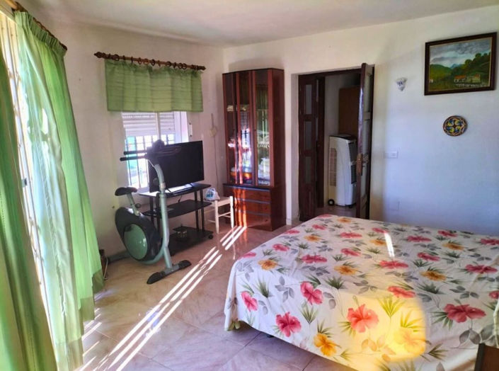 Image No.15-3 Bed Property for sale