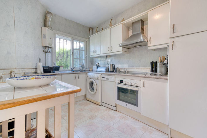 Image No.29-3 Bed Property for sale