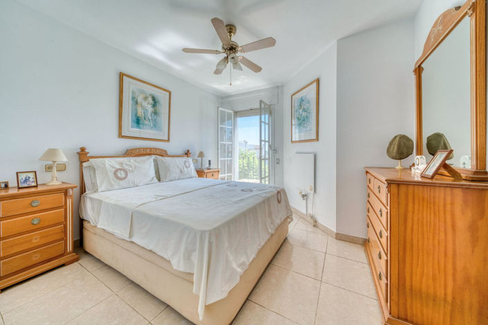 Image No.30-3 Bed Property for sale