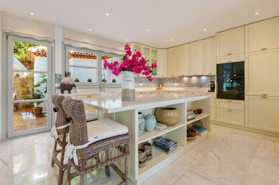 10-bb915d1cb19341576dcdc994b81ab9c5