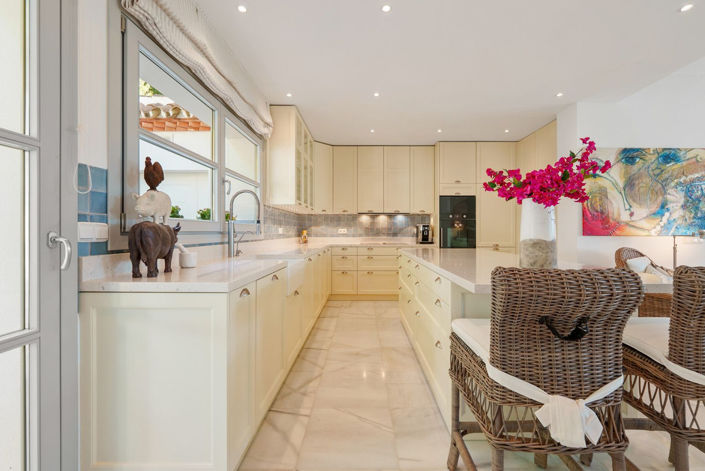 Image No.9-4 Bed Property for sale