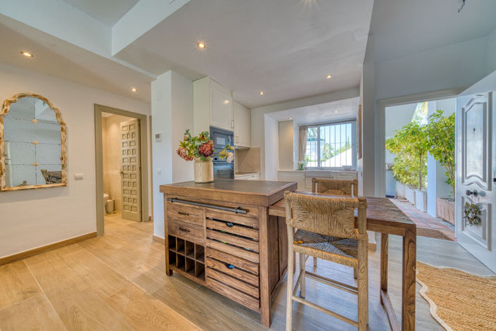 Image No.10-2 Bed Property for sale