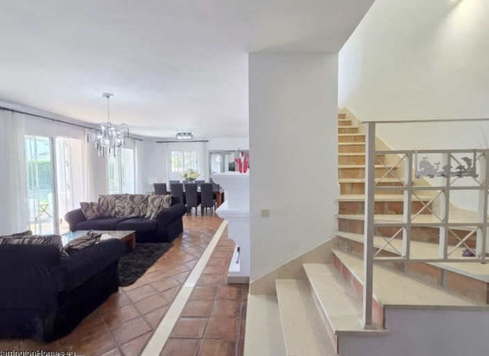 Image No.10-4 Bed Property for sale