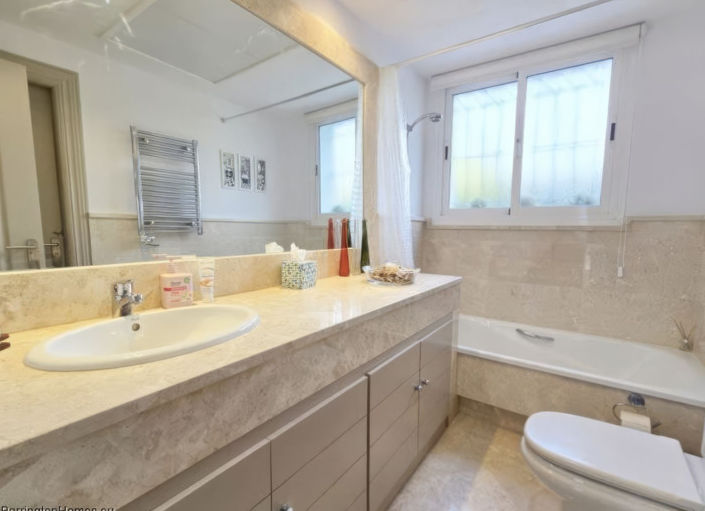 Image No.14-4 Bed Property for sale