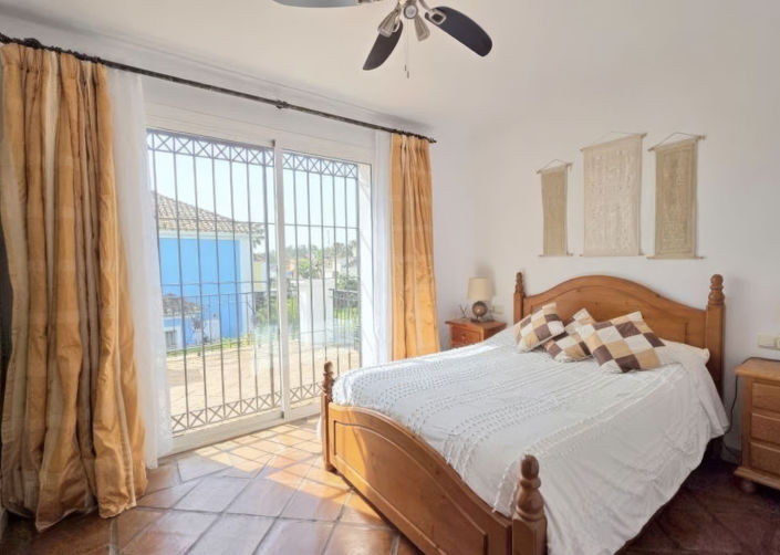 Image No.16-4 Bed Property for sale