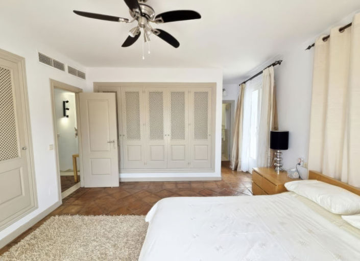 Image No.17-4 Bed Property for sale