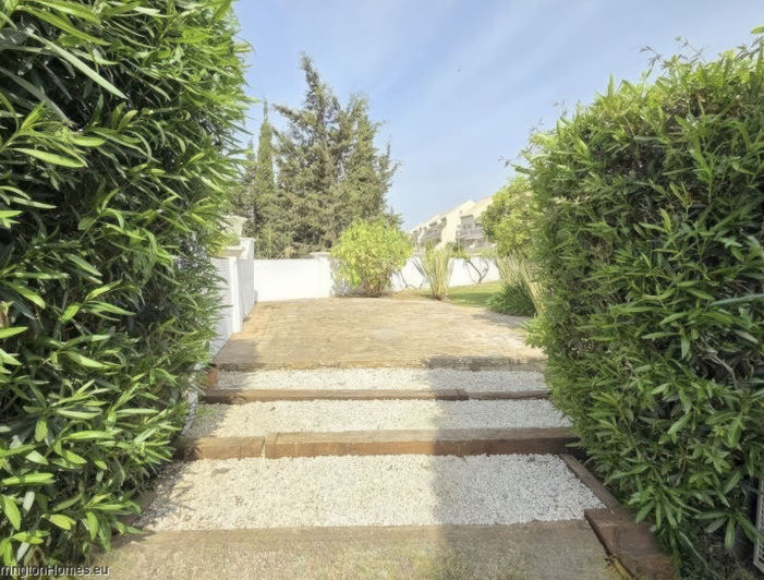 Image No.25-4 Bed Property for sale