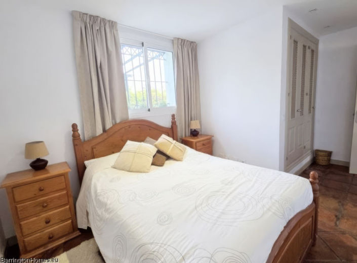 Image No.8-4 Bed Property for sale