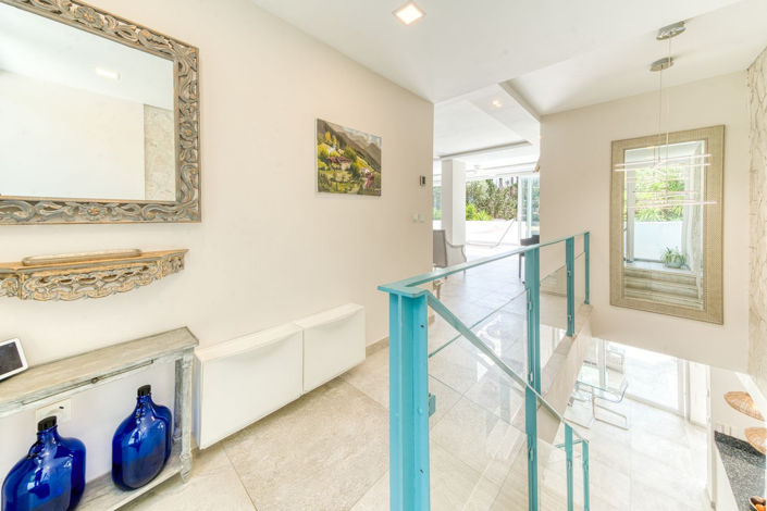 Image No.20-6 Bed Property for sale