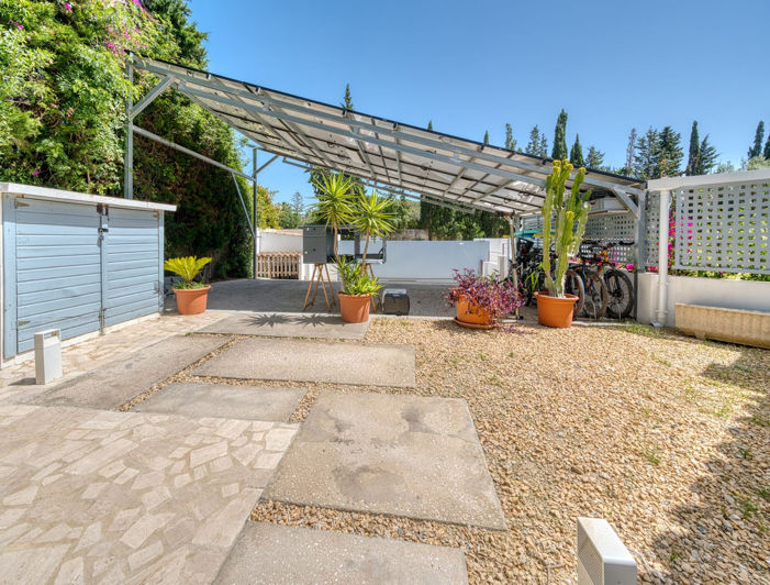 Image No.40-6 Bed Property for sale