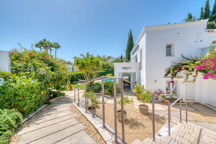 Image No.41-6 Bed Property for sale