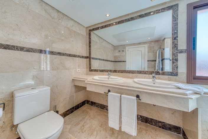 Image No.12-2 Bed Property for sale