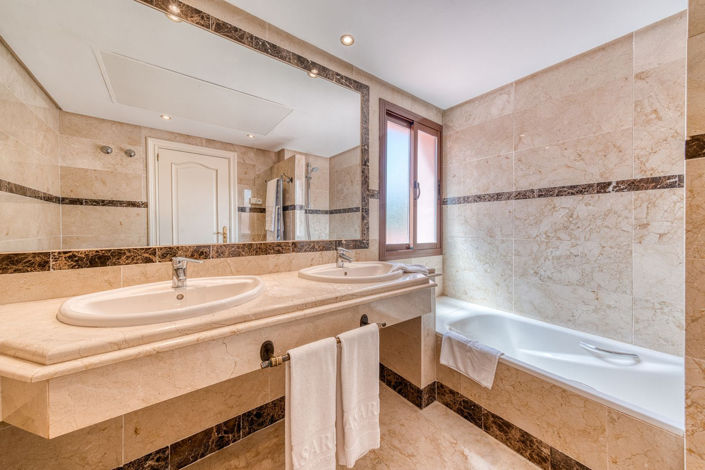 Image No.14-2 Bed Property for sale