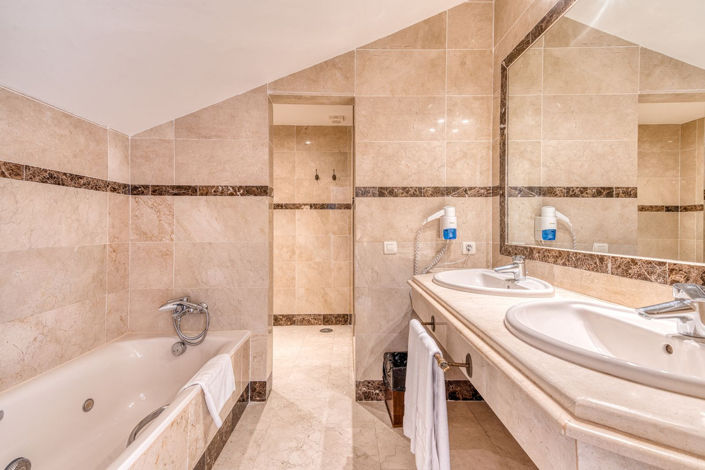 Image No.16-2 Bed Property for sale