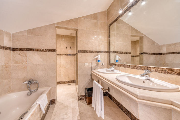 Image No.17-2 Bed Property for sale