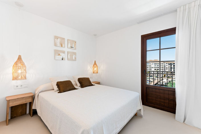 Image No.17-4 Bed Property for sale