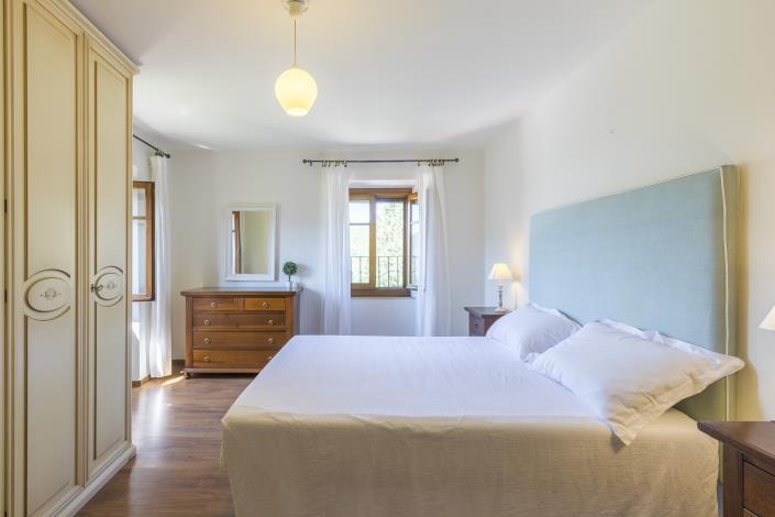 Image No.20-6 Bed Country House for sale