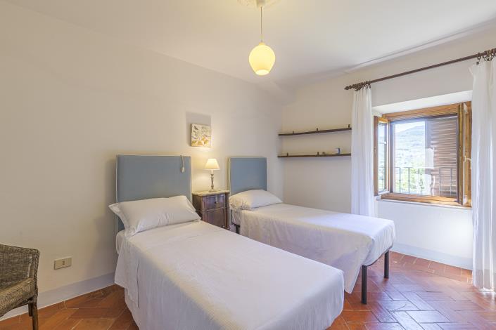 Image No.21-6 Bed Country House for sale