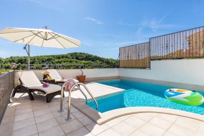 003-3734-30-island-brac-house-in-quiet-area-for-sale