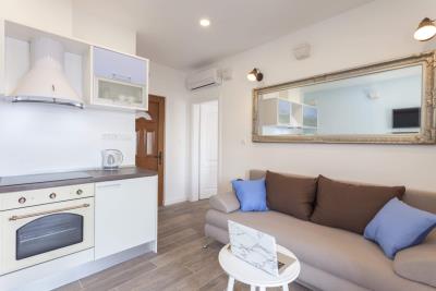 003-2038-86-Makarska-Stone-house-in-the-first-row-to-the-sea-for-sale