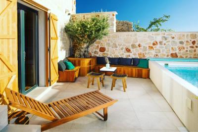002-5056-30-Hvar-stone-villa-with-pool-for-sale
