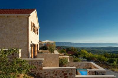 001-5056-30-Hvar-stone-villa-with-pool-for-sale