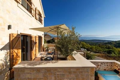 003-5056-30-Hvar-stone-villa-with-pool-for-sale