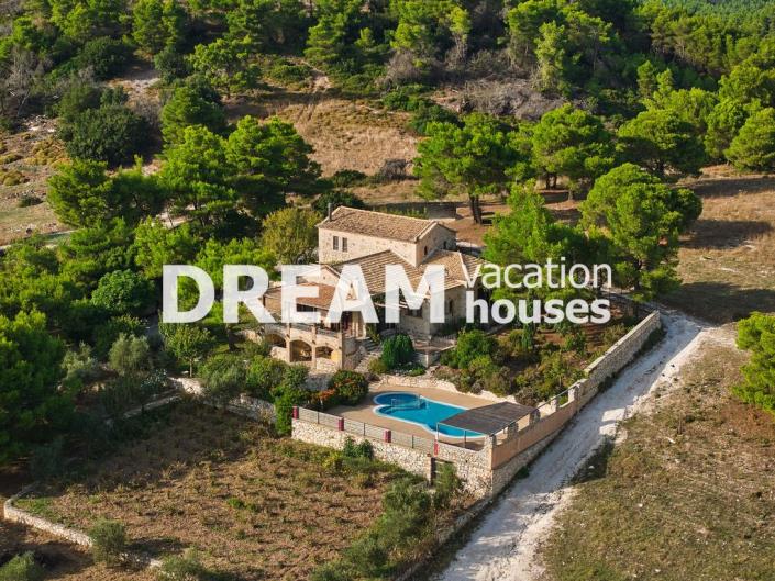 Image No.1-4 Bed Villa for sale