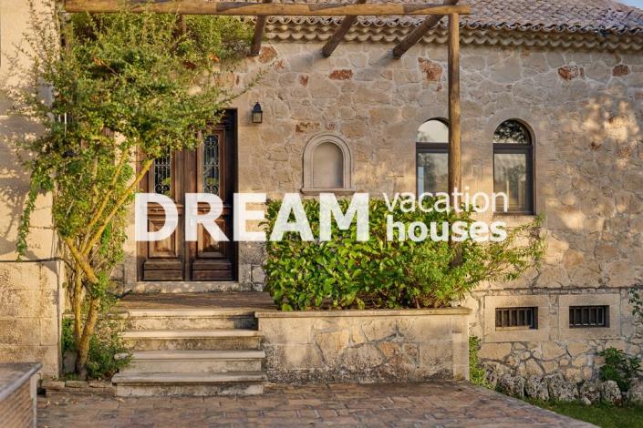 Image No.2-4 Bed Villa for sale