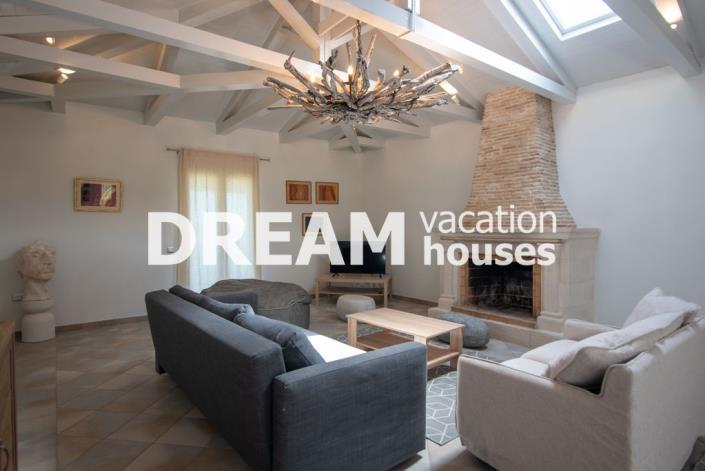 Image No.10-5 Bed Villa for sale