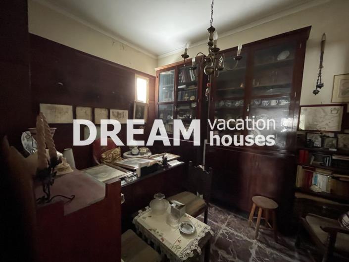 Image No.10-3 Bed House for sale