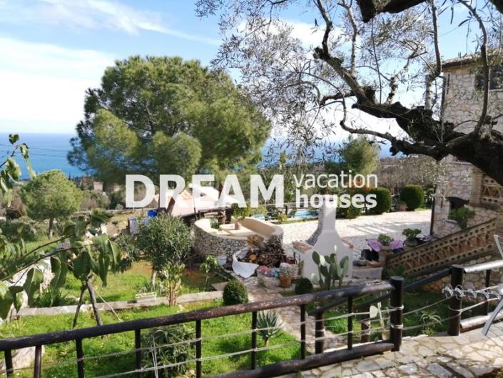 Image No.12-8 Bed Property for sale