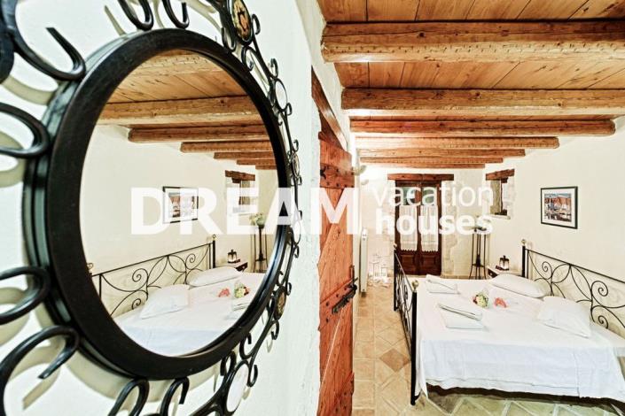 Image No.16-8 Bed Property for sale