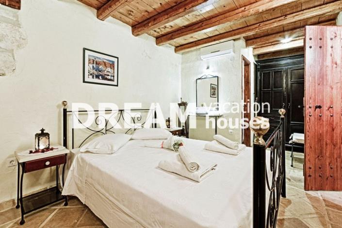 Image No.18-8 Bed Property for sale