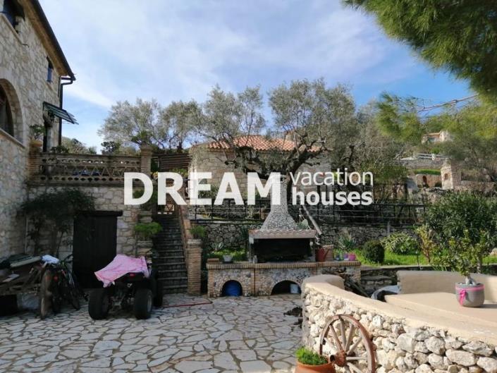 Image No.22-8 Bed Property for sale