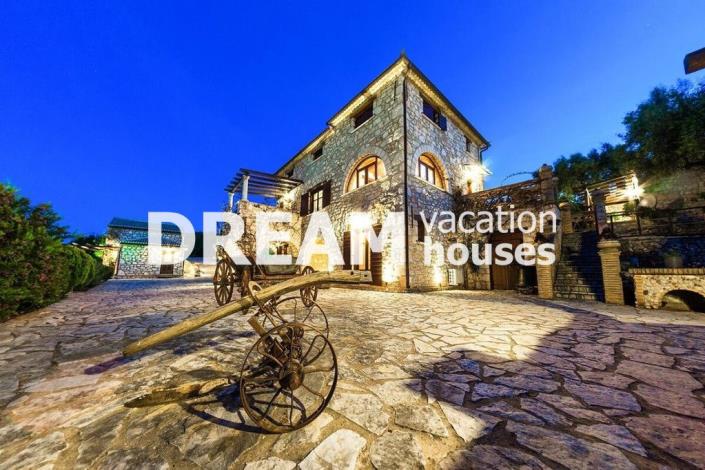 Image No.40-8 Bed Property for sale