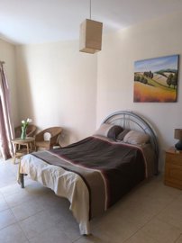 Town House For Rent  in  Peyia